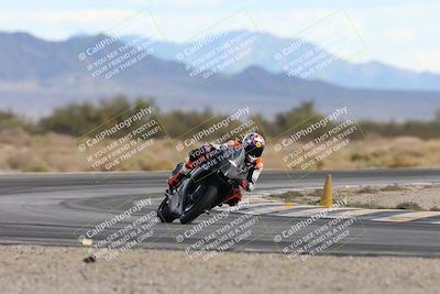 media/Nov-16-2025-Race Pace (Sun) [[8c5fa54630]]/Non Verified Riders (1st 20 Minutes)/5-Turn 15 (110pm)/